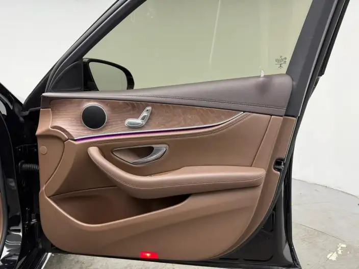 Mercedes-Benz E-Class 2022 Model E 260 L sedan – фото 9