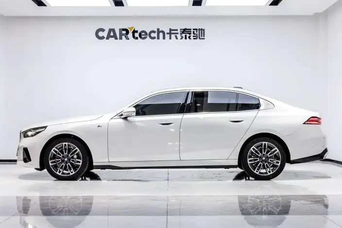 BMW 5 Series 2025 Model 530Li Leading Model M Sports Set