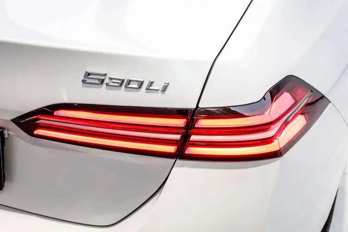 BMW 5 Series 2025 Model 530Li Leading Model M Sports Set – фото 10