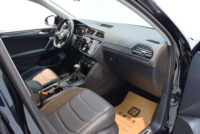 Volkswagen Tiguan L 2021 330 TSI Automatic FWD R-Line Enjoyment – фото 7