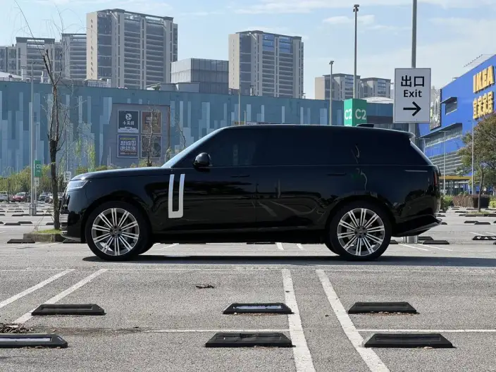 Range Rover 2025 Model 3.0 L6 400PS Shengshi Extended Edition 7 seat