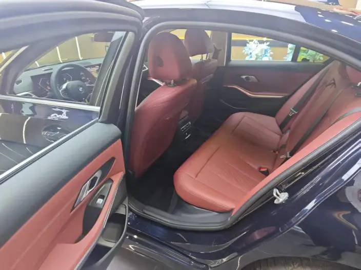BMW 3 Series 2025 Model 325i M Sports Set – фото 9