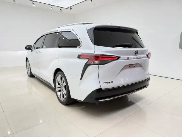 Toyota Sienna 2023 Model Facelift Hybrid 2.5L Supreme Edition