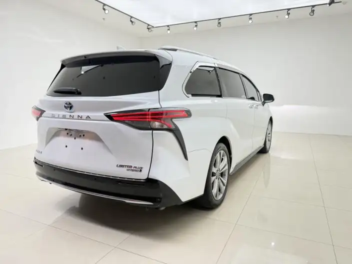 Toyota Sienna 2023 Model Facelift Hybrid 2.5L Supreme Edition – фото 6