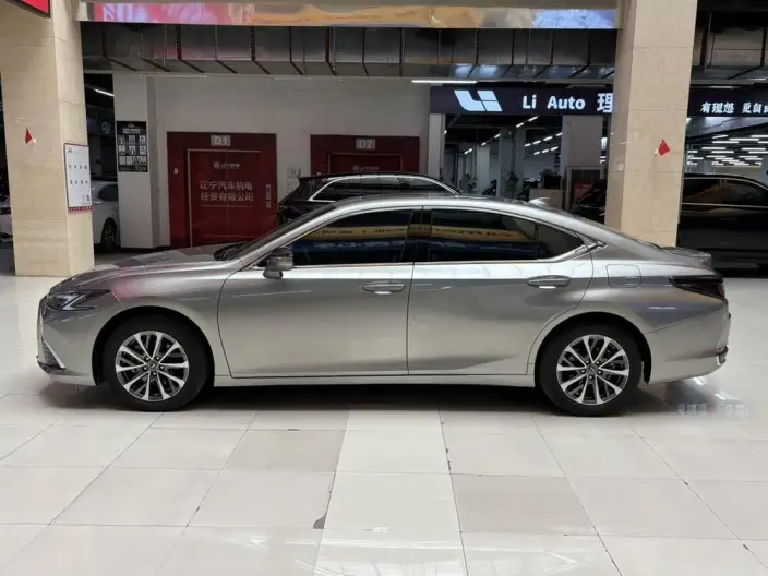 Lexus ES 2025 Model 200 Premium