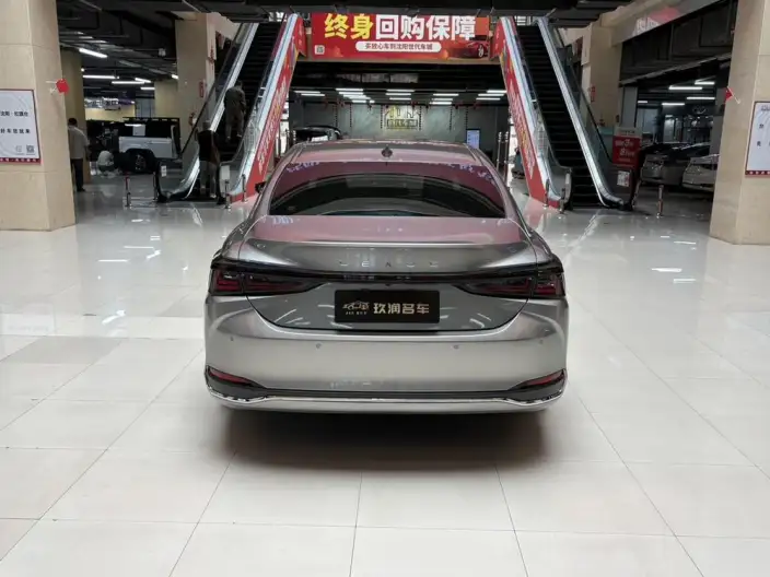 Lexus ES 2025 Model 200 Premium