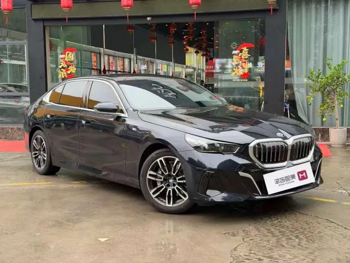 BMW 5 Series 2025 Model 530Li Leading Model M Sports Set – фото 2