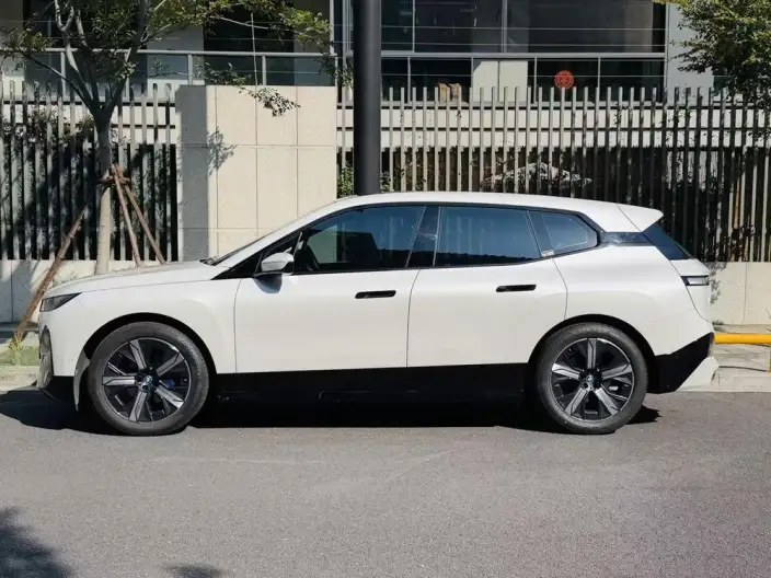 BMW iX 2023 Model xDrive40 – фото 3