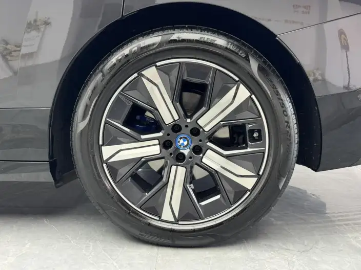BMW iX 2022 Model xDrive40 – фото 9