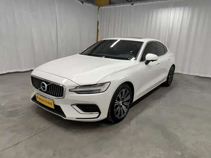 Volvo S60 2022 Model B4 Smart Range Deluxe Edition