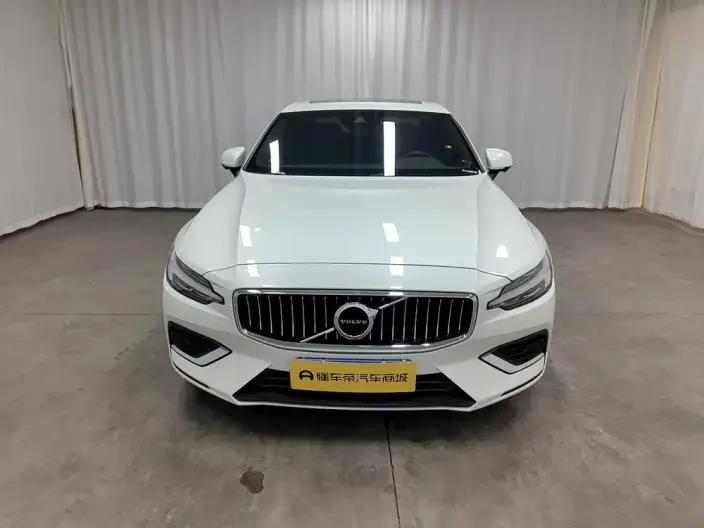 Volvo S60 2022 Model B4 Smart Range Deluxe Edition