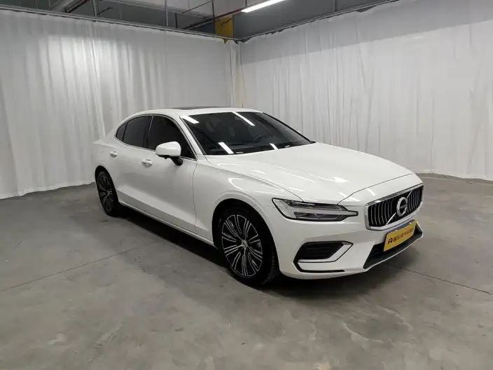 Volvo S60 2022 Model B4 Smart Range Deluxe Edition
