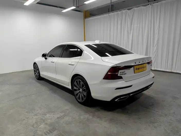 Volvo S60 2022 Model B4 Smart Range Deluxe Edition – фото 5