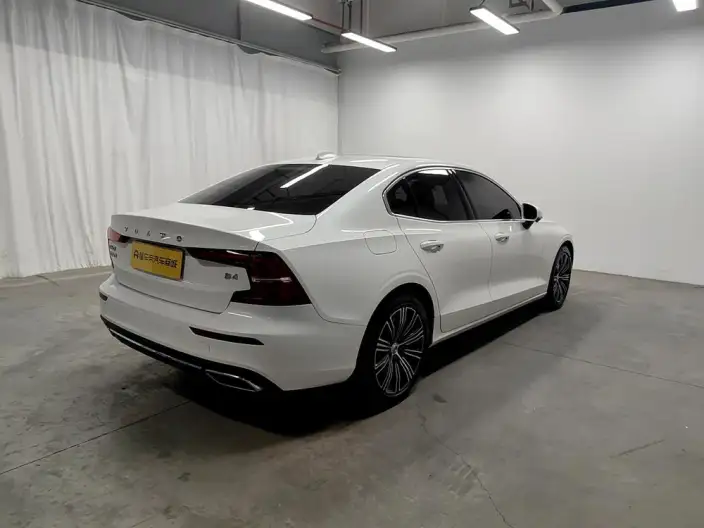 Volvo S60 2022 Model B4 Smart Range Deluxe Edition – фото 7