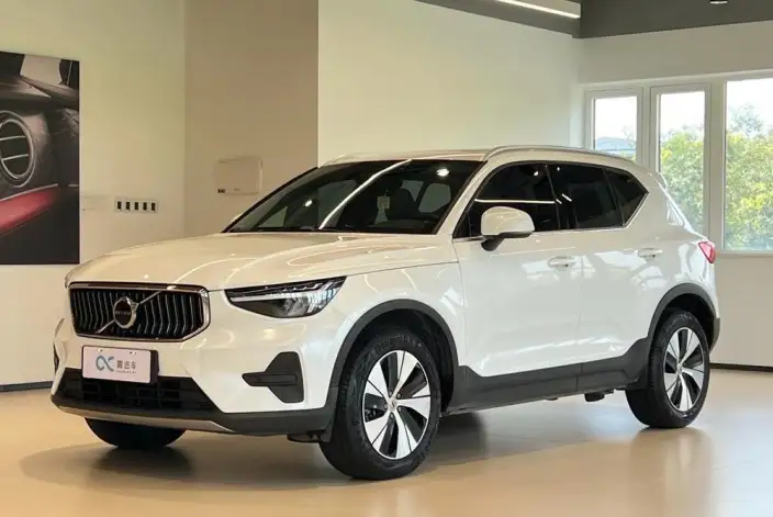Volvo XC40 2024 Model B3 Smart Range Deluxe Edition