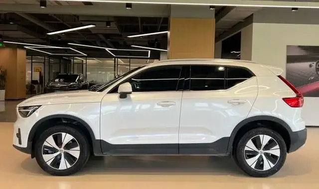 Volvo XC40 2024 Model B3 Smart Range Deluxe Edition