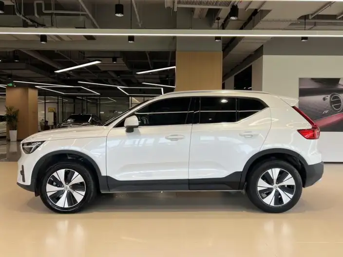 Volvo XC40 2024 Model B3 Smart Range Deluxe Edition