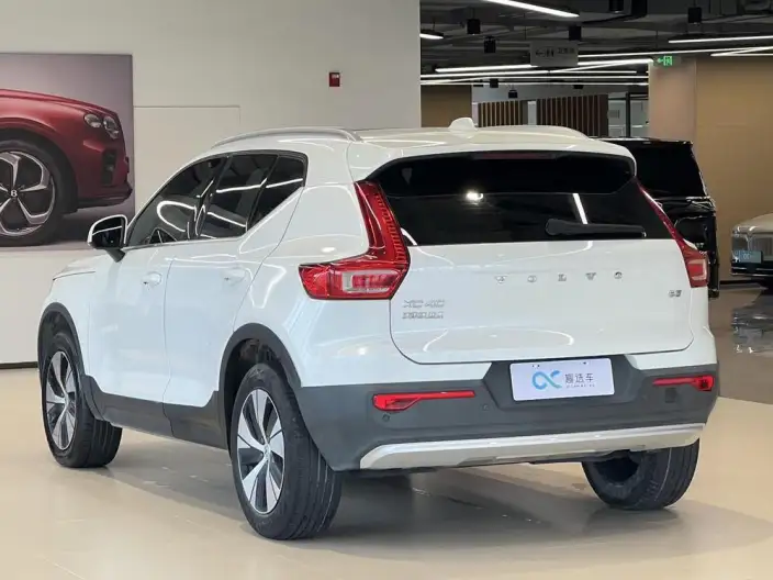 Volvo XC40 2024 Model B3 Smart Range Deluxe Edition