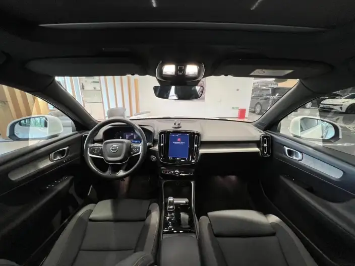 Volvo XC40 2024 Model B3 Smart Range Deluxe Edition – фото 9