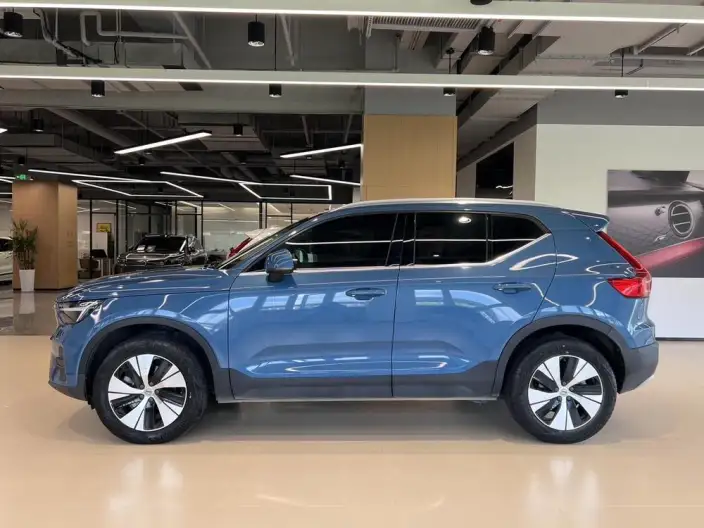 Volvo XC40 2024 Model B3 Smart Range Deluxe Edition