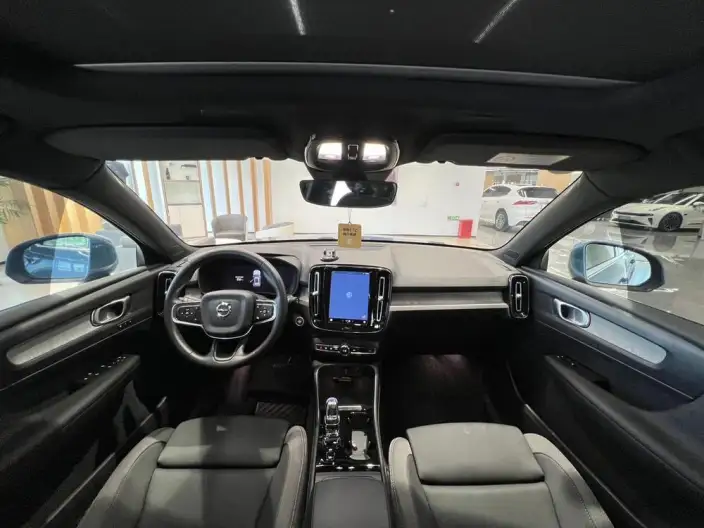 Volvo XC40 2024 Model B3 Smart Range Deluxe Edition – фото 9