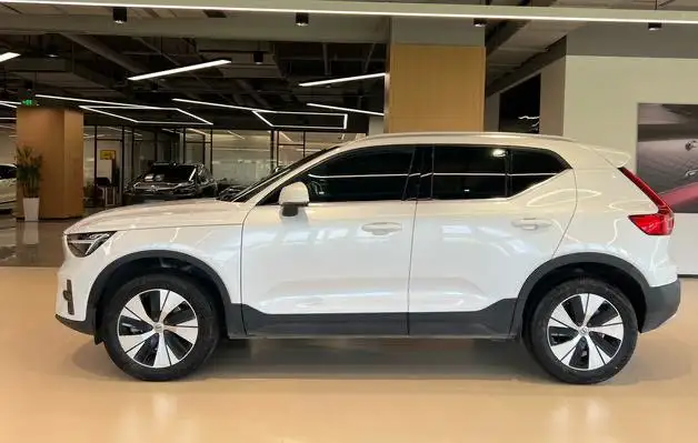 Volvo XC40 2024 Model B3 Smart Range Deluxe Edition
