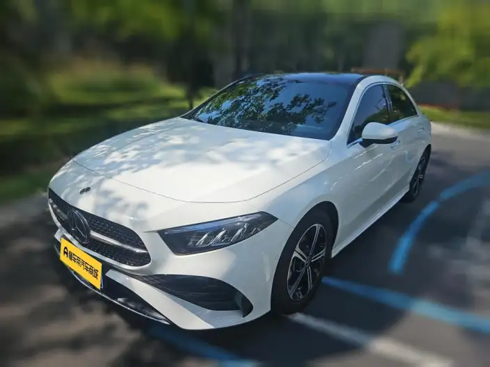 Mercedes-Benz A-class 2024 Model Facelift II A 200 L Fashion Edition – фото 1