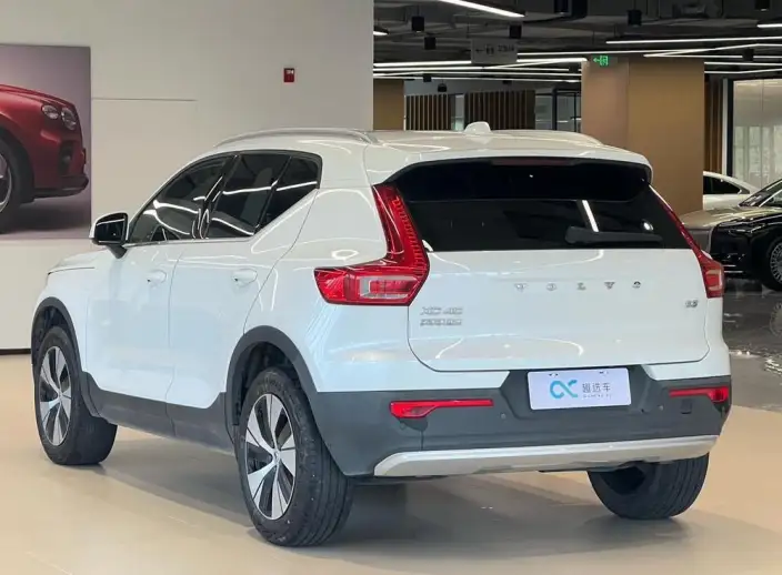 Volvo XC40 2024 Model B3 Smart Range Deluxe Edition