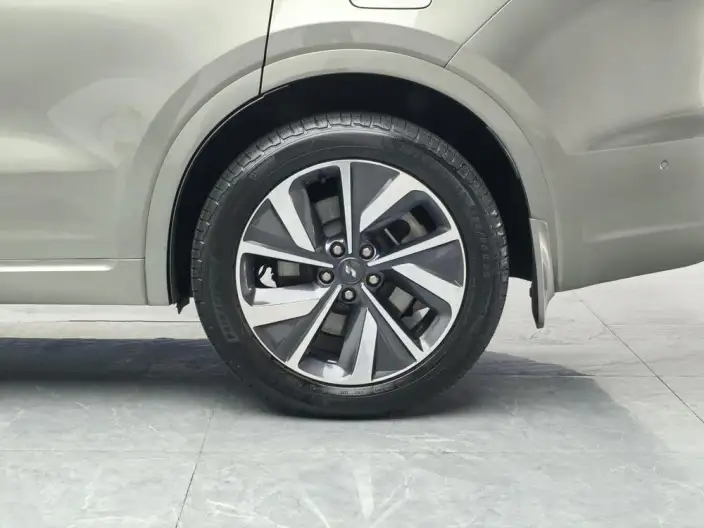 Li Auto ONE 2021 Model Extended Range 6 seat Edition – фото 9