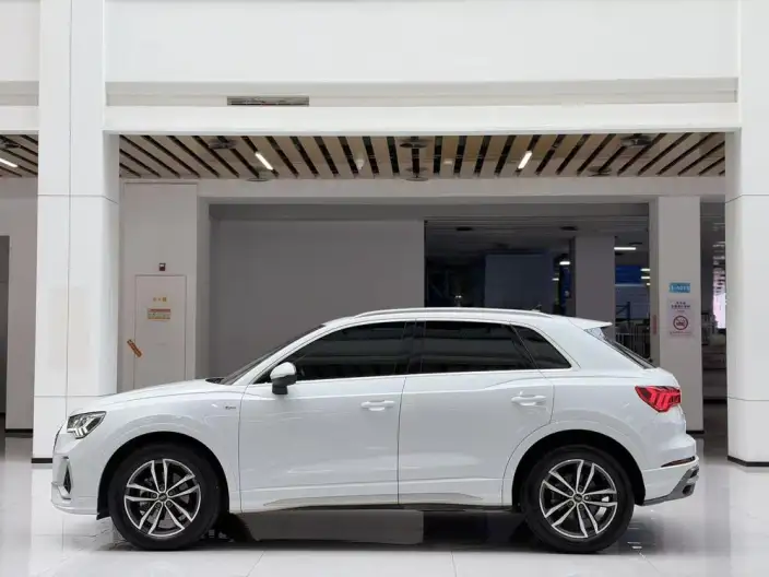 AUDI Q3 2022 Model 35 TFSI Fashion Dynamic Model