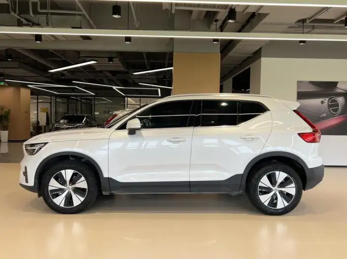 Volvo XC40 2024 Model B3 Smart Range Deluxe Edition