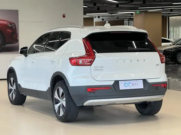 Volvo XC40 2024 Model B3 Smart Range Deluxe Edition