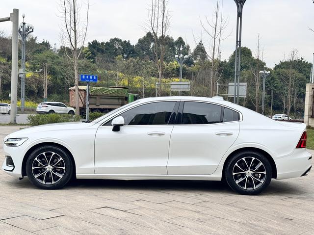 Volvo S60 2021 T4 Smart Enjoy Luxury – фото 4