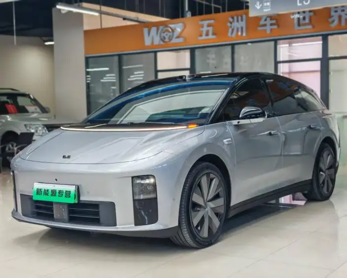 Li Auto i6 2025 Model 4WD Standard Edition – фото 1