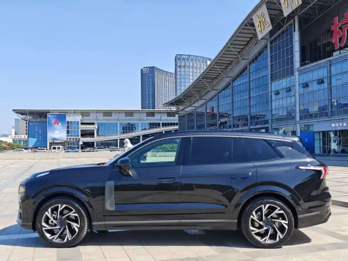 Lynk & Co 09 EM-P 2021 Model 2.0TD Performance version VI seat Ultra