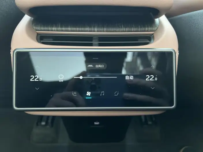 NIO EC6 2024 Model 75kWh – фото 8