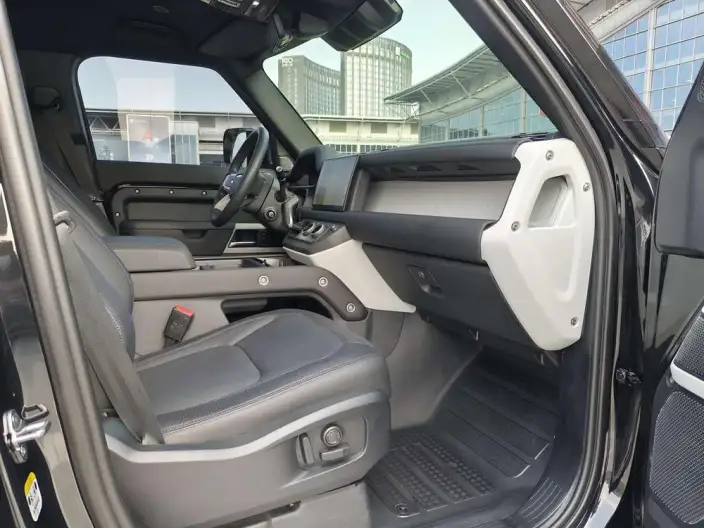 Land Rover Defender 2024 Model 110 3.0T P400 X-Dynamic HSE – фото 7