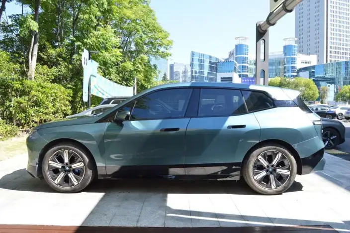 BMW iX 2022 Model xDrive40 – фото 3