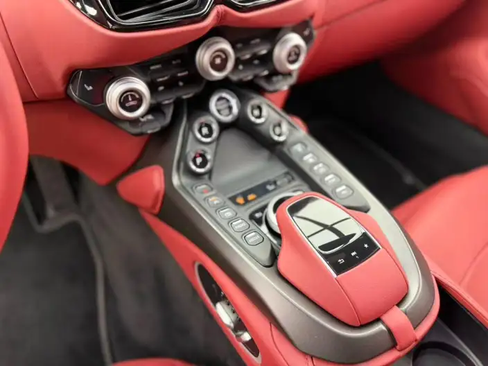 Vantage 2022 Model 4.0T V8 Coupe – фото 8