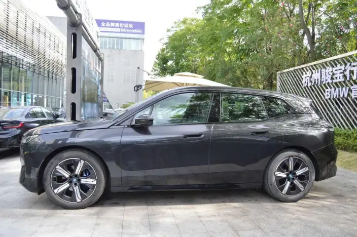 BMW iX 2022 Model xDrive40 – фото 3