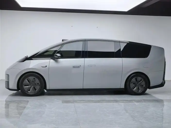 Li Auto MEGA 2024 Model Ultra Edition – фото 4