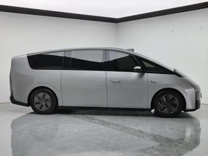 Li Auto MEGA 2024 Model Ultra Edition – фото 8