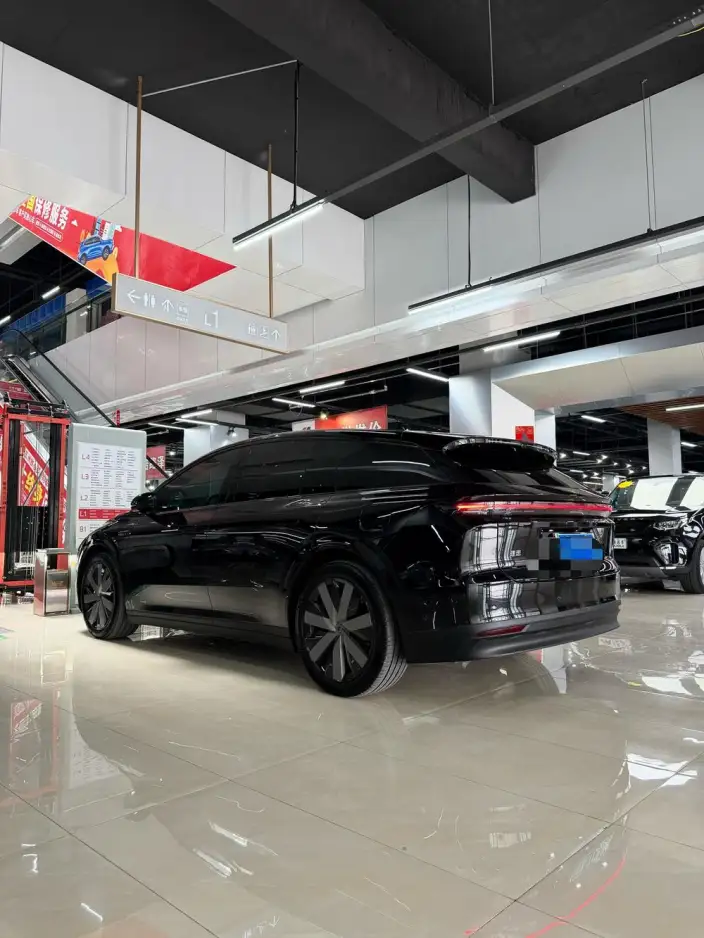 Li Auto i6 2025 Model 4WD Standard Edition