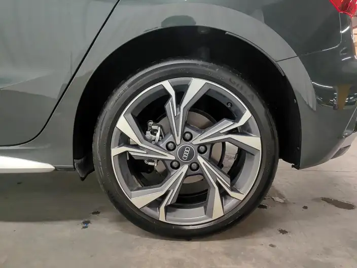 Audi A3 2025 Model Sportback 35 TFSI Continental Flying Spur Exclusive Model – фото 9