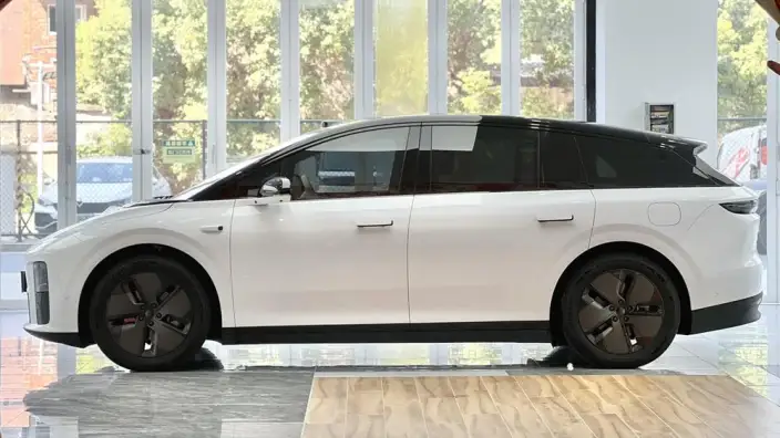 Li Auto i6 2025 Model 2WD Standard Edition