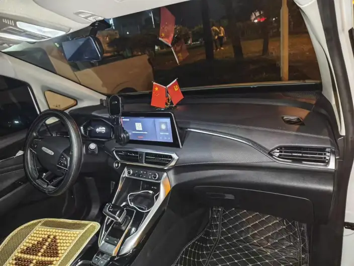 Maxus EUNIQ 5 PLUG IN 2020 Model 1.3T Deluxe Edition – фото 8