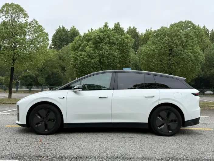 Li Auto i6 2025 Model 2WD Standard Edition