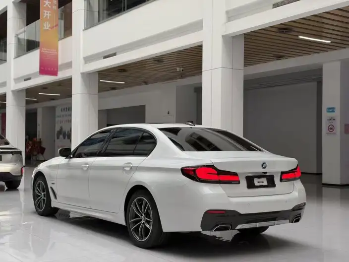BMW 5 Series PHEV 2022 Model Facelift 535Le M Sports Set – фото 5