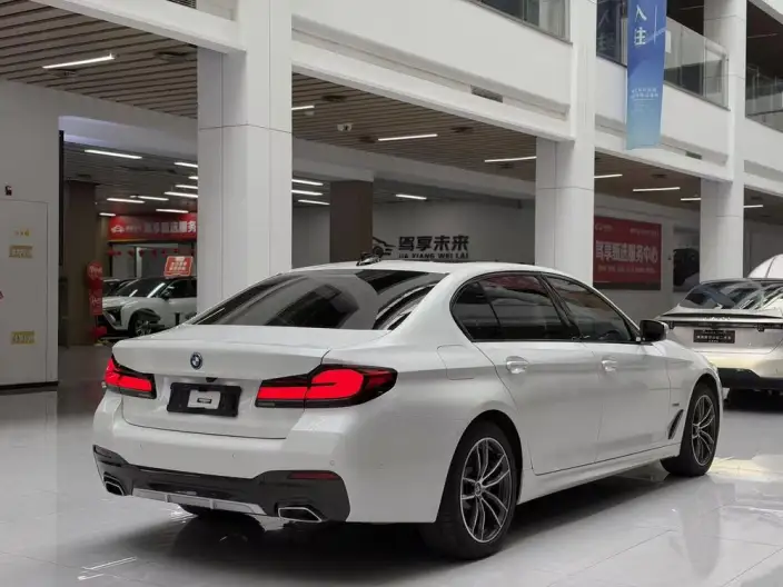 BMW 5 Series PHEV 2022 Model Facelift 535Le M Sports Set – фото 7