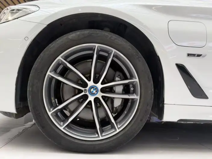 BMW 5 Series PHEV 2022 Model Facelift 535Le M Sports Set – фото 9